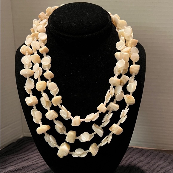 Jewelry - Elegant Cream Polished Stone Beaded Necklace